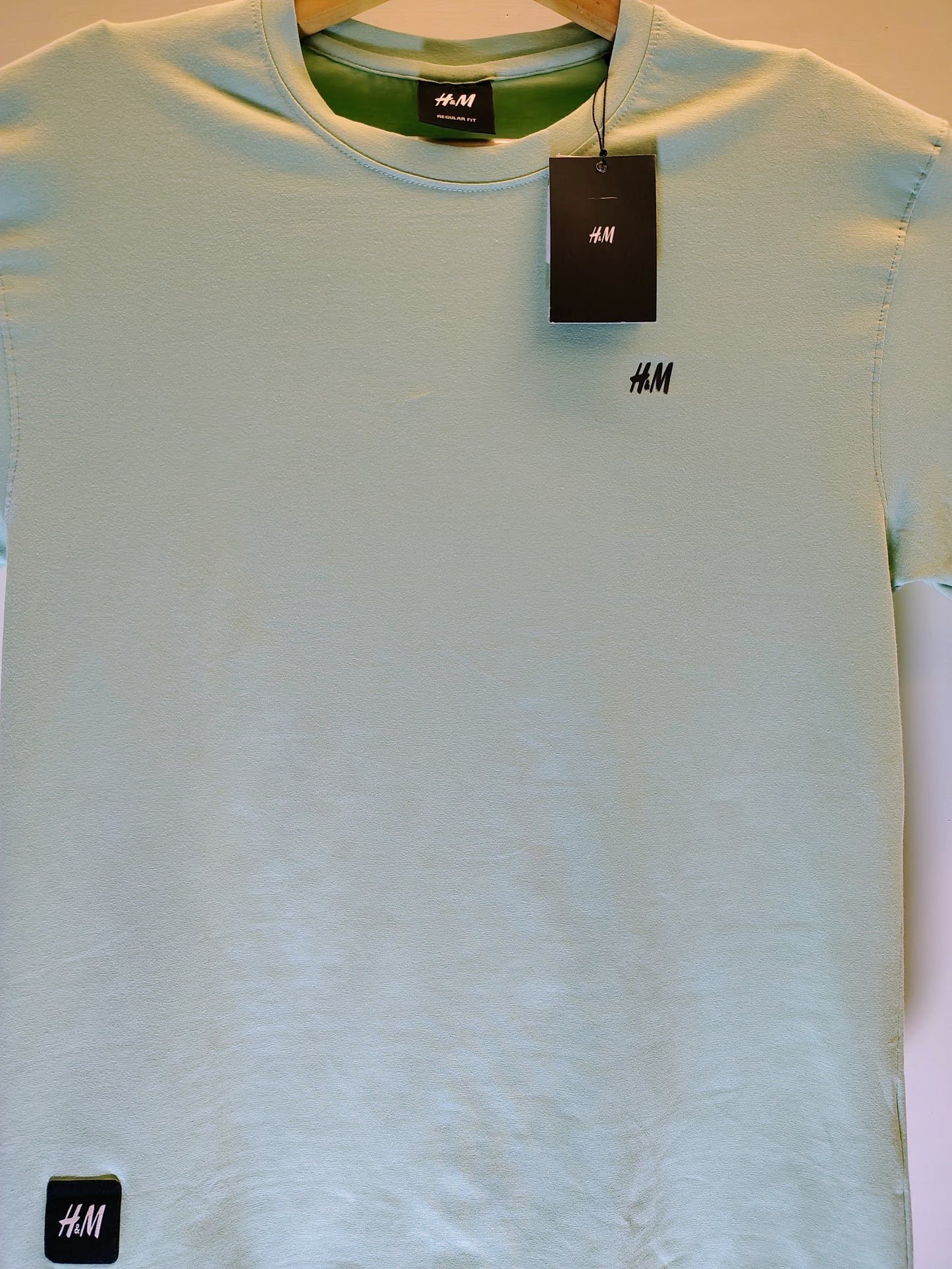 🟢 H&M Light Mint Green Minimal Logo T-Shirt – Regular Fit