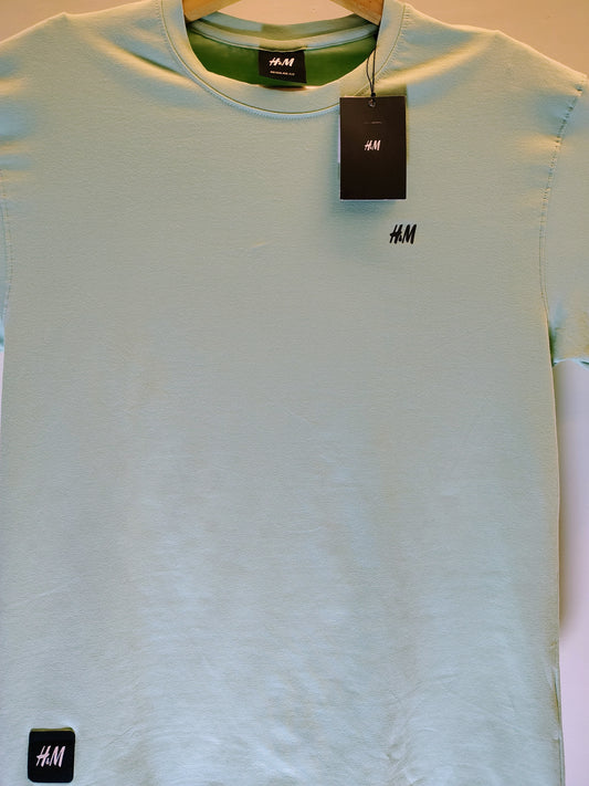 🟢 H&M Light Mint Green Minimal Logo T-Shirt – Regular Fit