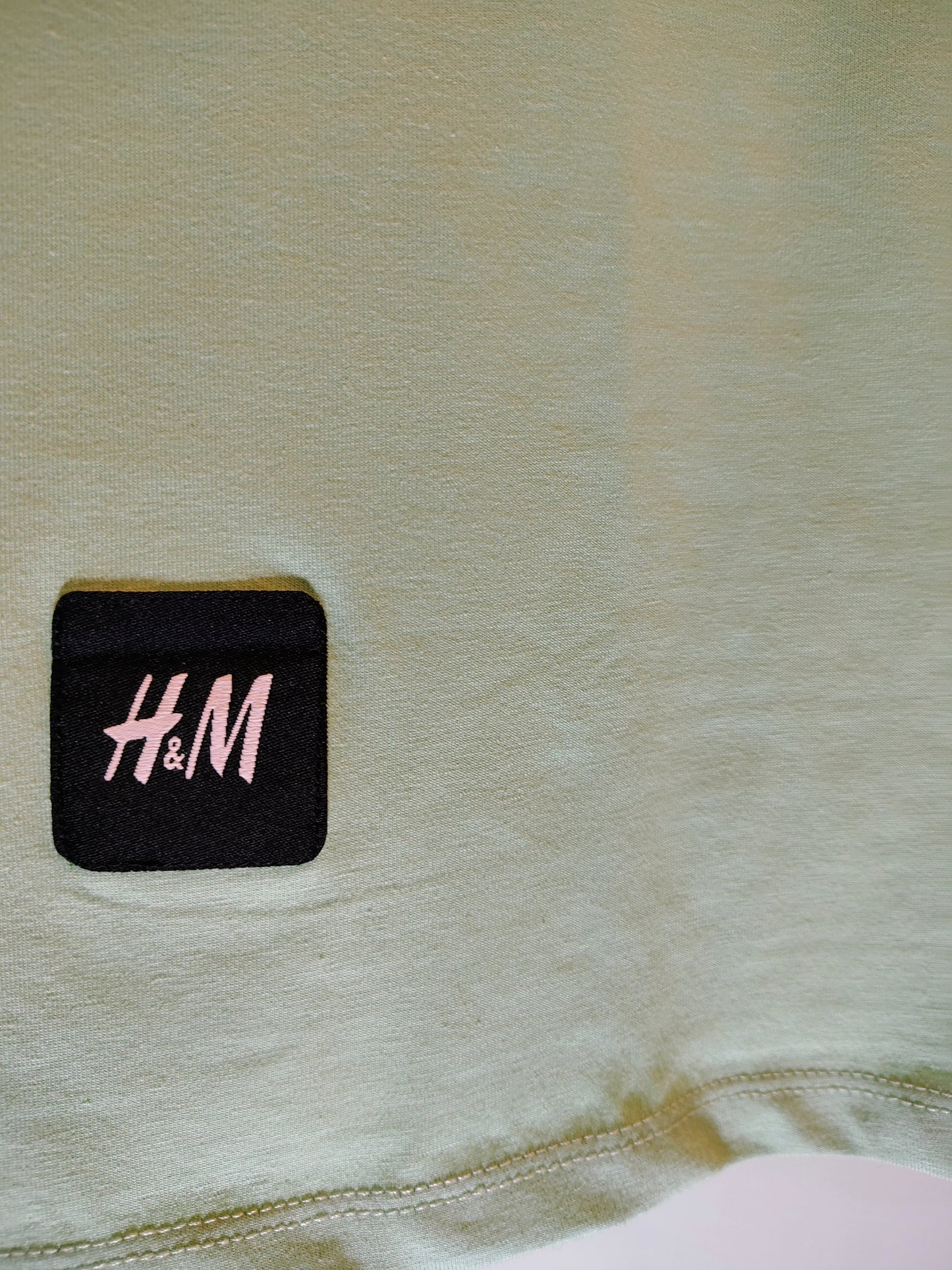 🟢 H&M Light Mint Green Minimal Logo T-Shirt – Regular Fit